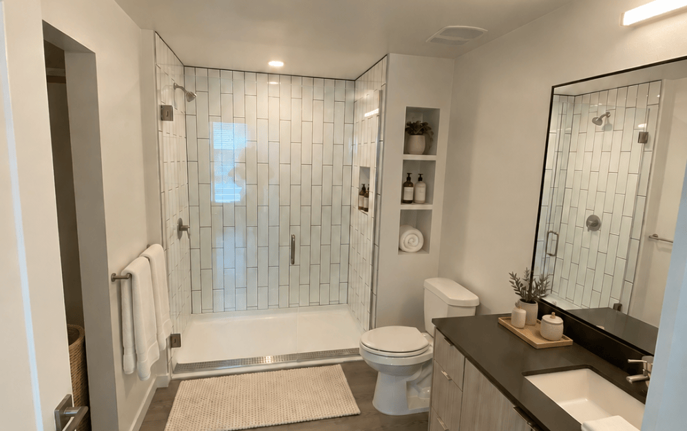 B2 - 2 bedroom floorplan layout with 2 bathrooms and 1087 square feet (Bathroom)